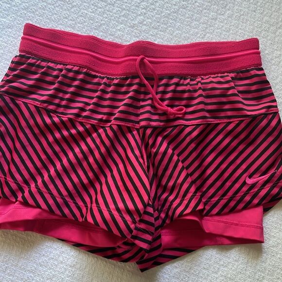 2 pair Nike athletic shorts size M - Picture 3 of 5
